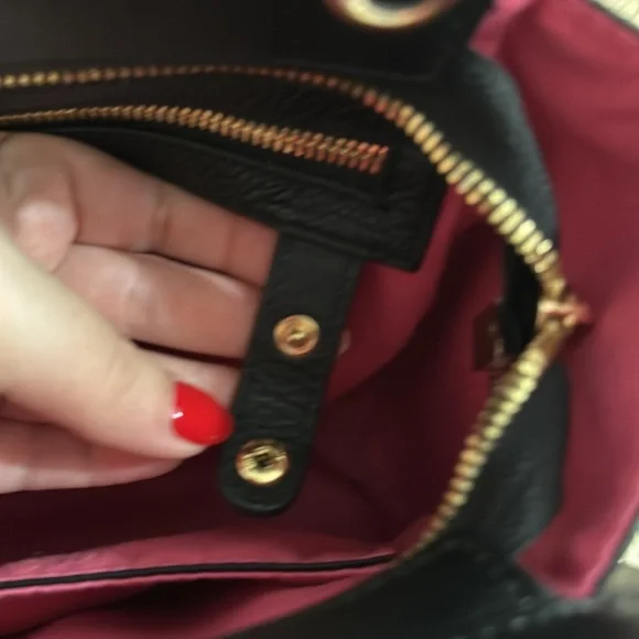 F&W STYLE | Small Croc Embossed Black Leather Handbag - Picture 9 of 11